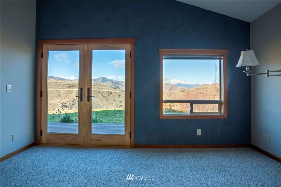 16 French Creek Road Pateros, WA 98846 - Photo 15 of 37 an empty room with a window