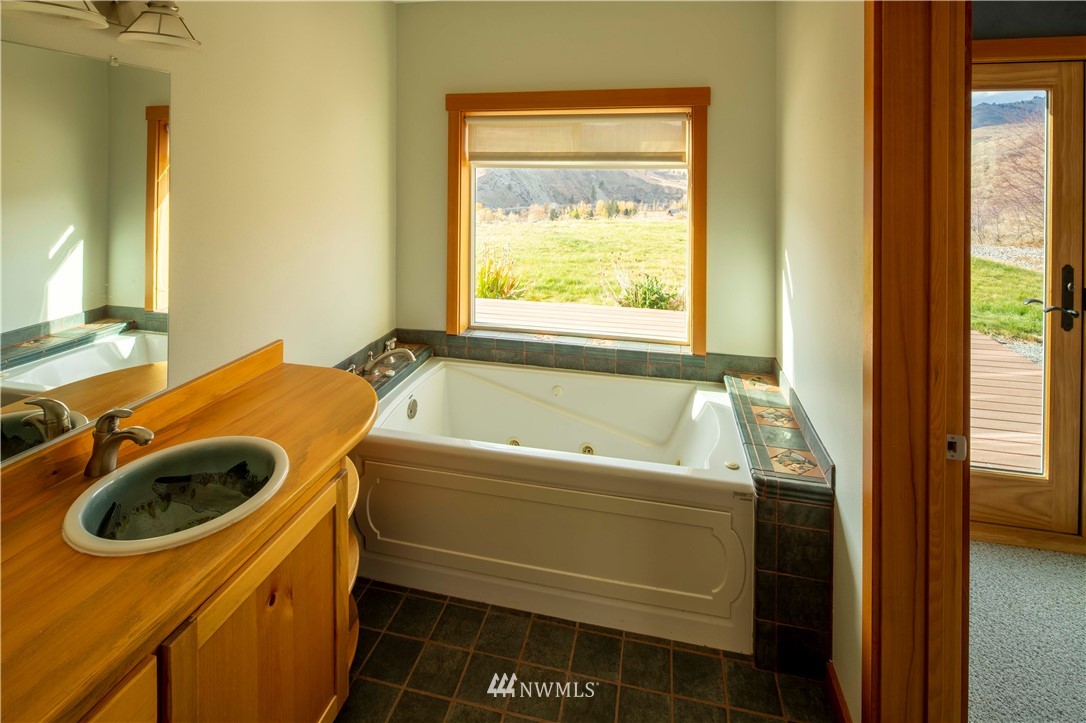 16 French Creek Road Pateros, WA 98846 - Photo 16 of 37 a bathroom with a tub sink and window