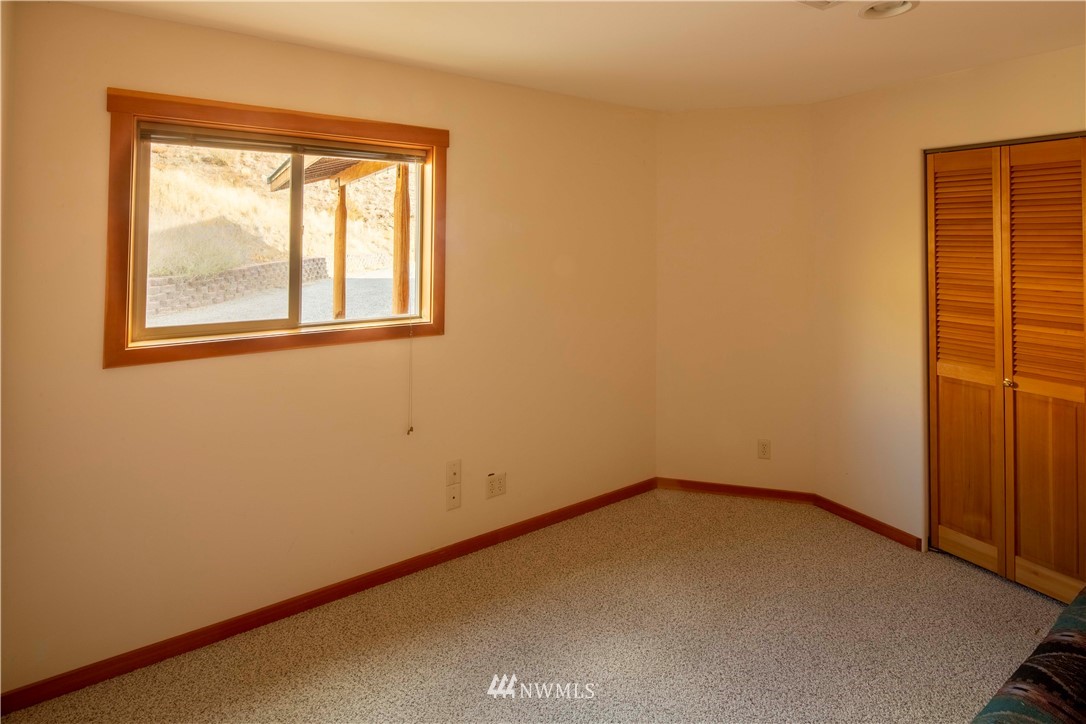 16 French Creek Road Pateros, WA 98846 - Photo 19 of 37 an empty room with a window