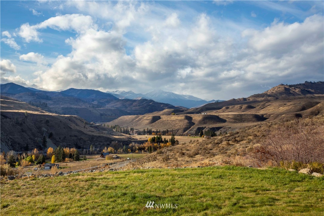 16 French Creek Road Pateros, WA 98846 - Photo 3 of 37 a view of houses with outdoor space