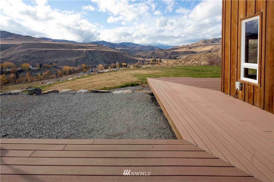 16 French Creek Road Pateros, WA 98846 - Photo 22 of 37 a view of a terrace with wooden floor
