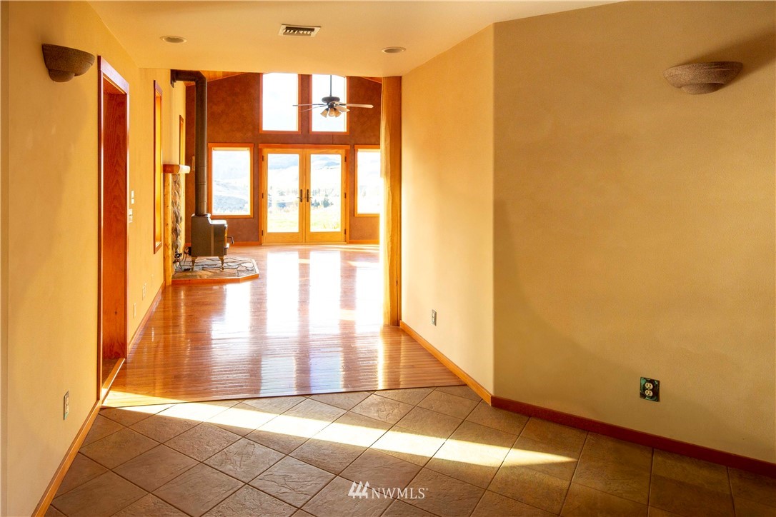 16 French Creek Road Pateros, WA 98846 - Photo 25 of 37 a view of a living room with a floor to ceiling window and wooden floor