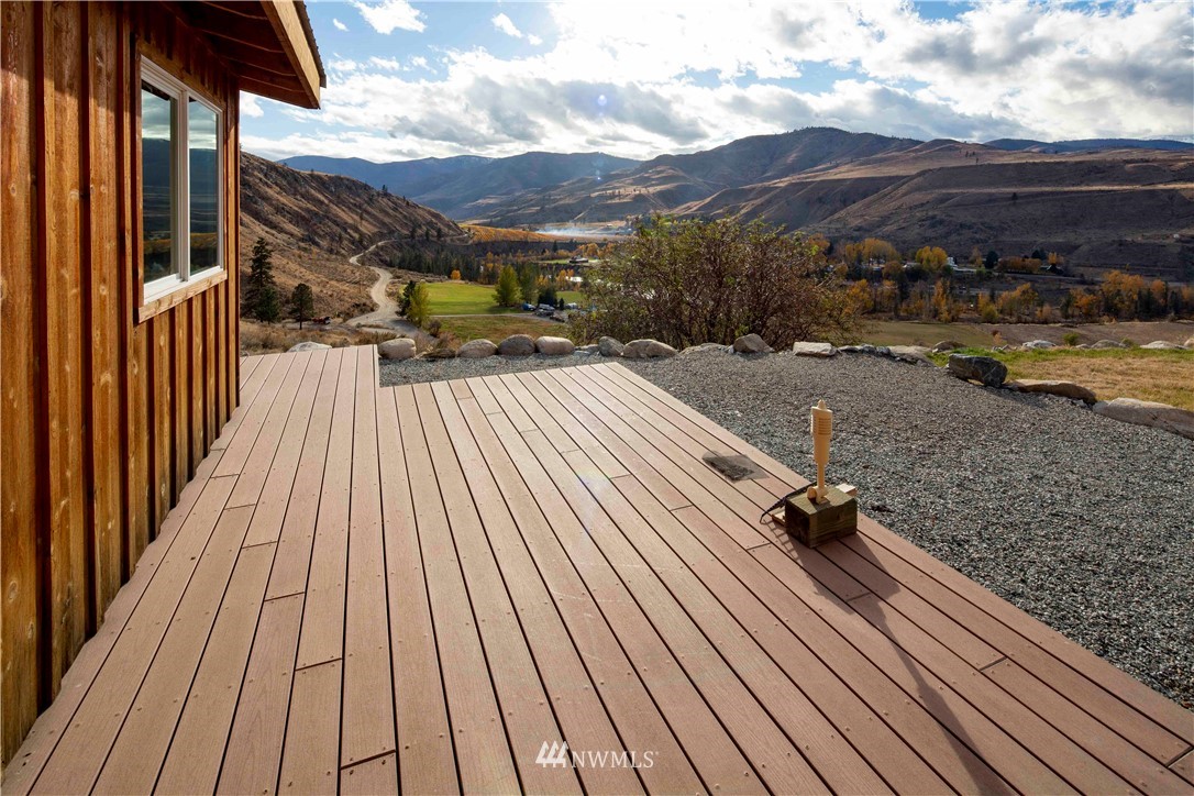 16 French Creek Road Pateros, WA 98846 - Photo 31 of 37 a view of a terrace with a bench