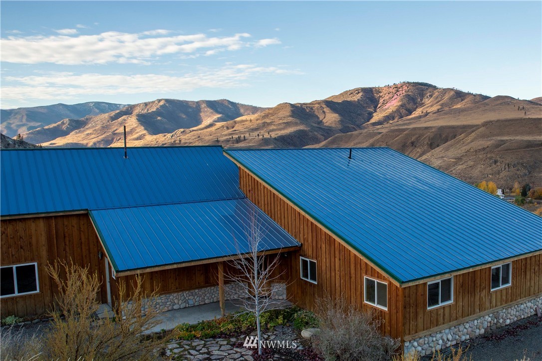 16 French Creek Road Pateros, WA 98846 - Photo 37 of 37 a view of a house with a yard