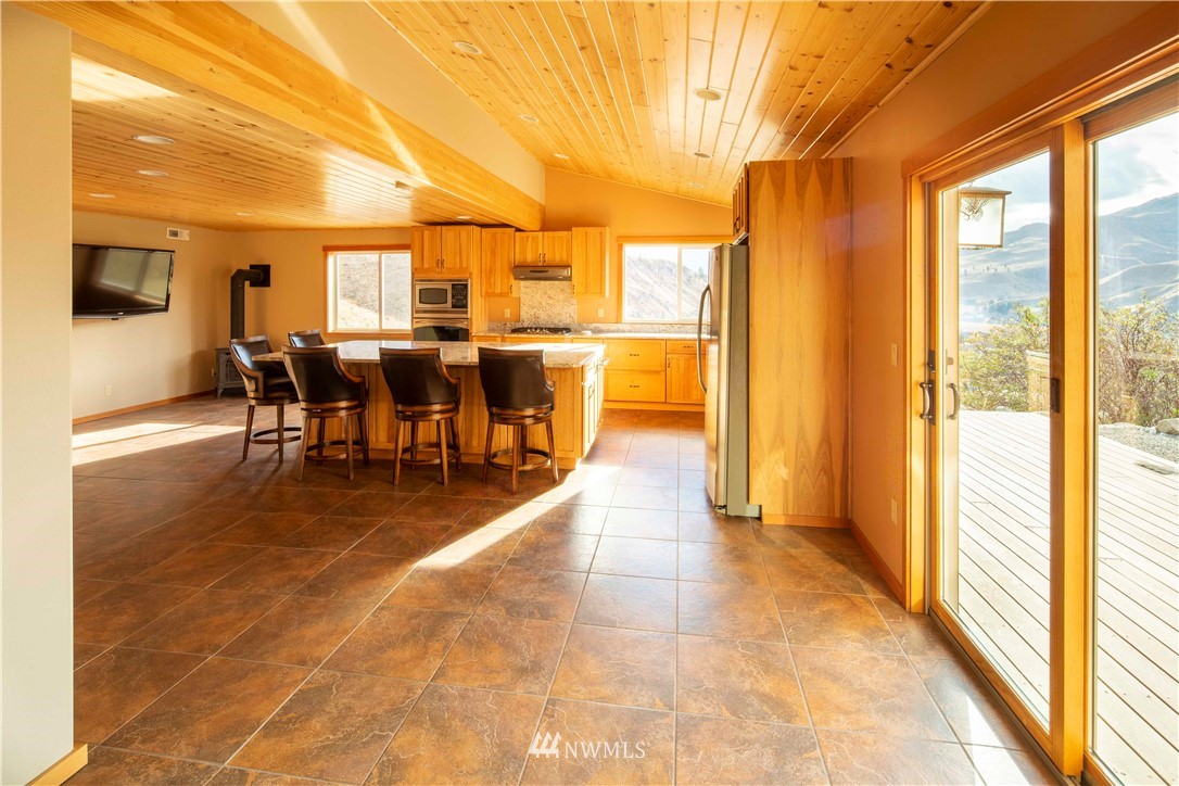 16 French Creek Road Pateros, WA 98846 - Photo 7 of 37 a view of a dining hall with furniture and a window