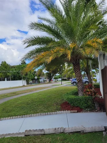 a view of outdoor space yard and green space