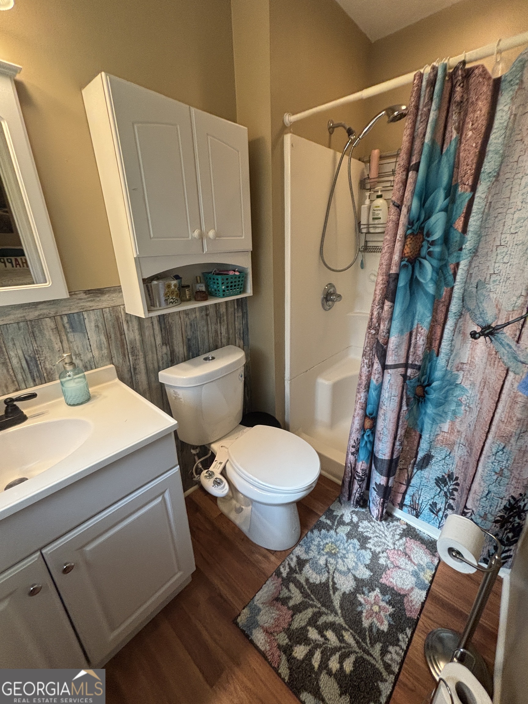 152 Crest Drive Cochran, GA 31014 - Photo 25 of 54 a bathroom with a toilet and a shower