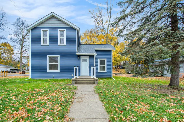 $194,900 | 216 South Center Street, Stockbridge, MI 49285