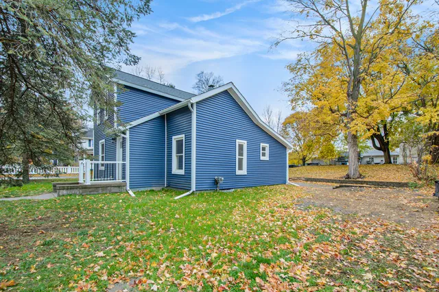 $194,900 | 216 South Center Street, Stockbridge, MI 49285