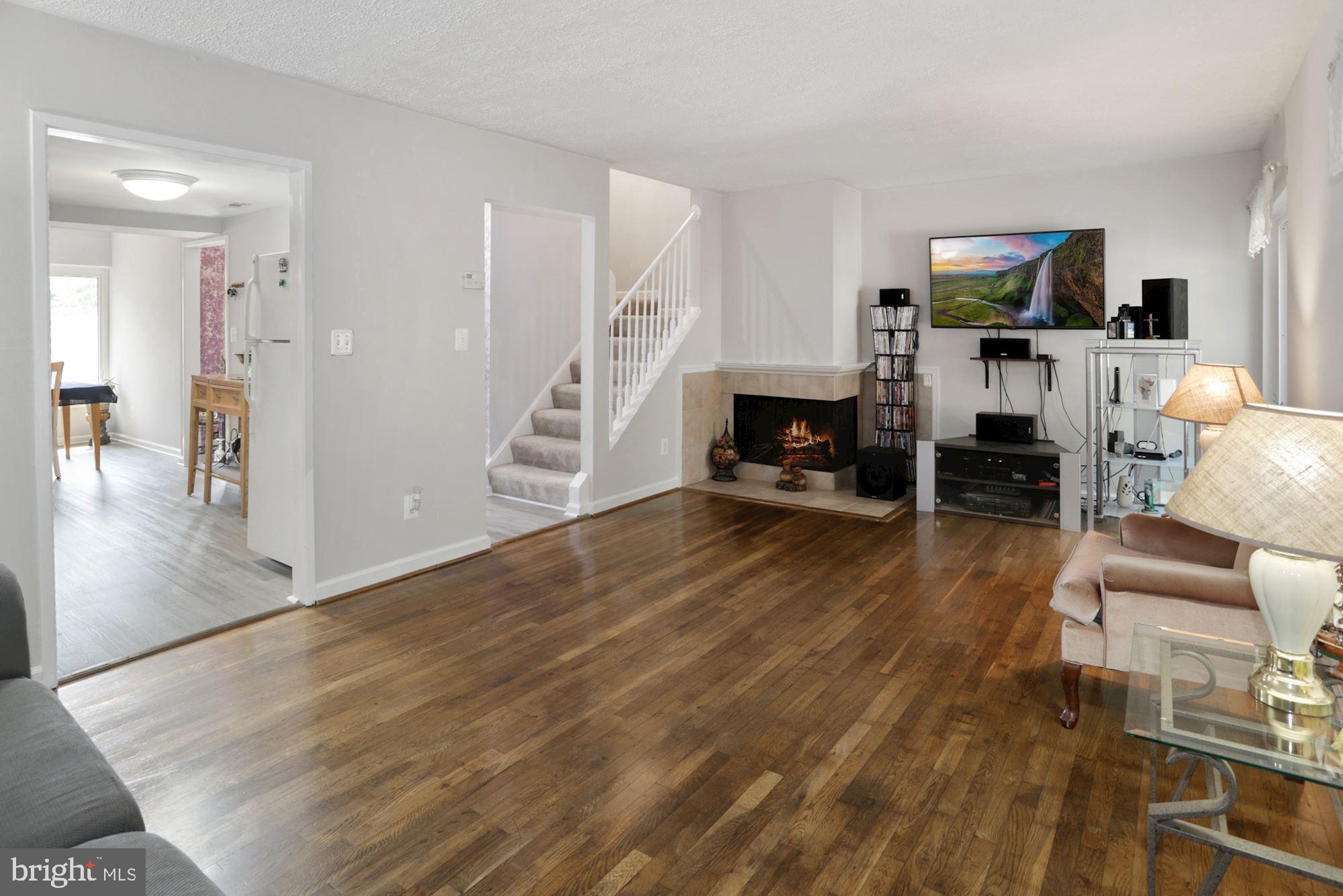 9768 Basket Ring Road Columbia, MD 21045 - Photo 11 of 27 Living room