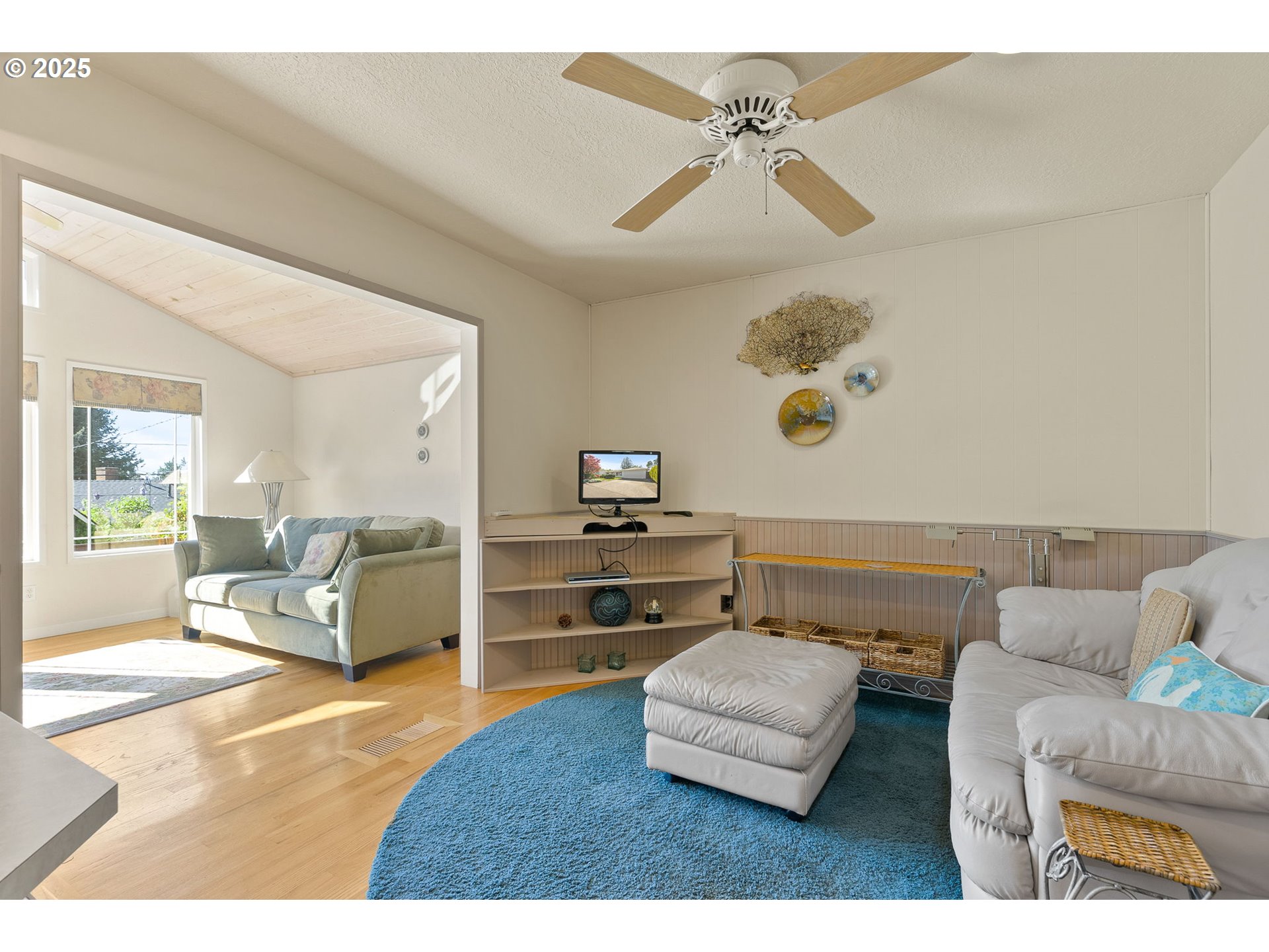 1055 Southeast 214th Avenue Gresham, OR 97030 - Photo 24 of 38 a living room with furniture and a couch