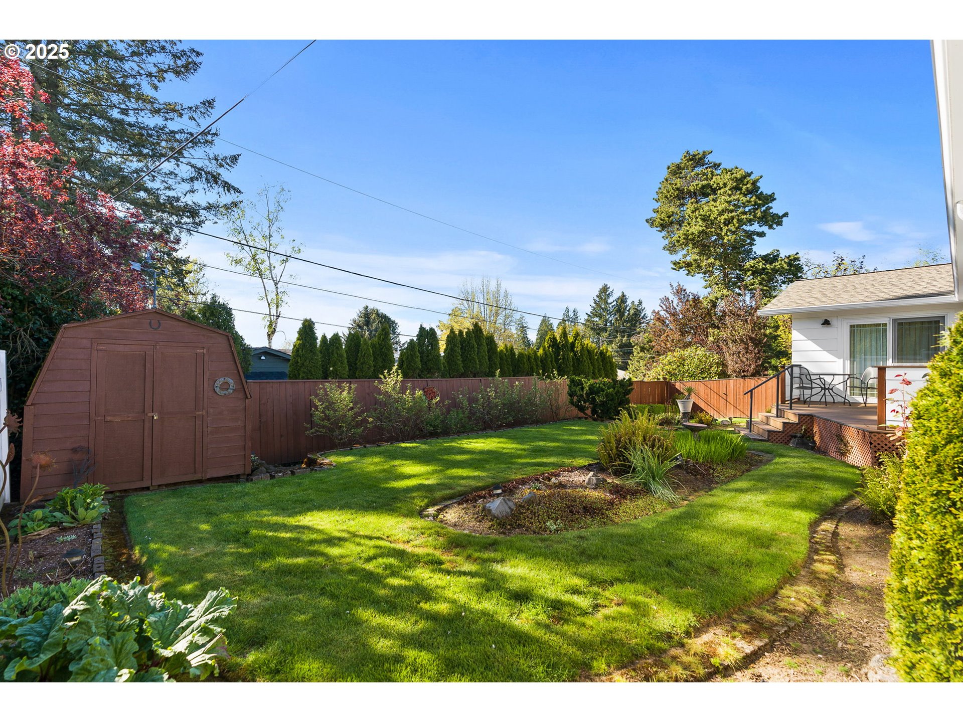 1055 Southeast 214th Avenue Gresham, OR 97030 - Photo 35 of 38 a backyard of a house with lots of green space