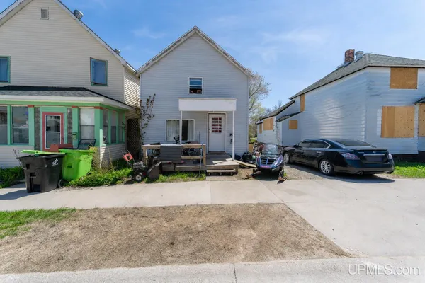 $125,000 | 115 1/2 Chestnut Street, Munising, MI 49862