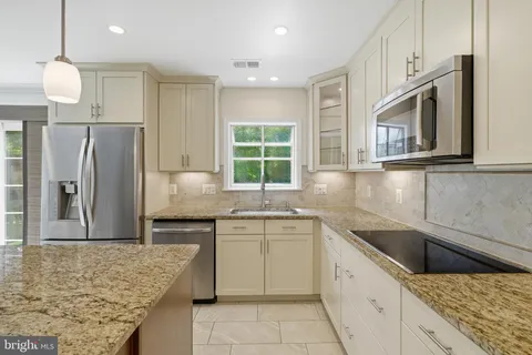 $775,000 | 3911 Green Look Court, Fairfax, VA 22033