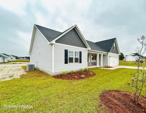 $338,900 | 305 Cotton Hl Place, Hubert, NC 28539