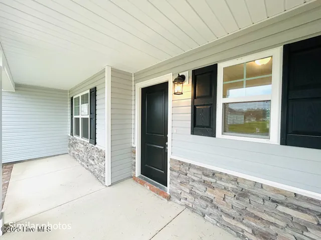 $338,900 | 305 Cotton Hl Place, Hubert, NC 28539