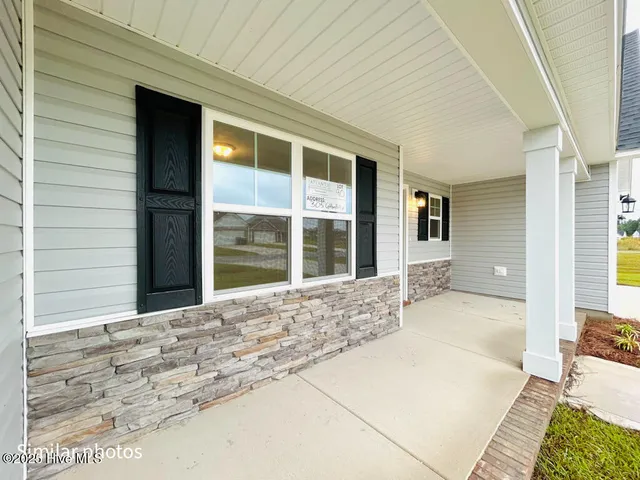 $338,900 | 305 Cotton Hl Place, Hubert, NC 28539