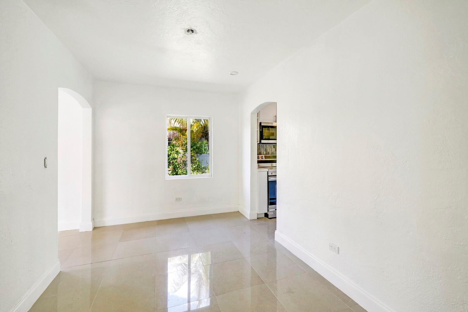 871 East 14th Street Hialeah, FL 33010 - Photo 6 of 16 Photo 6