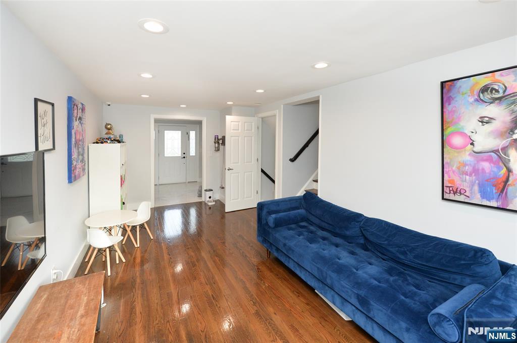 154 Middlesex Avenue Paramus, NJ 07652 - Photo 13 of 32