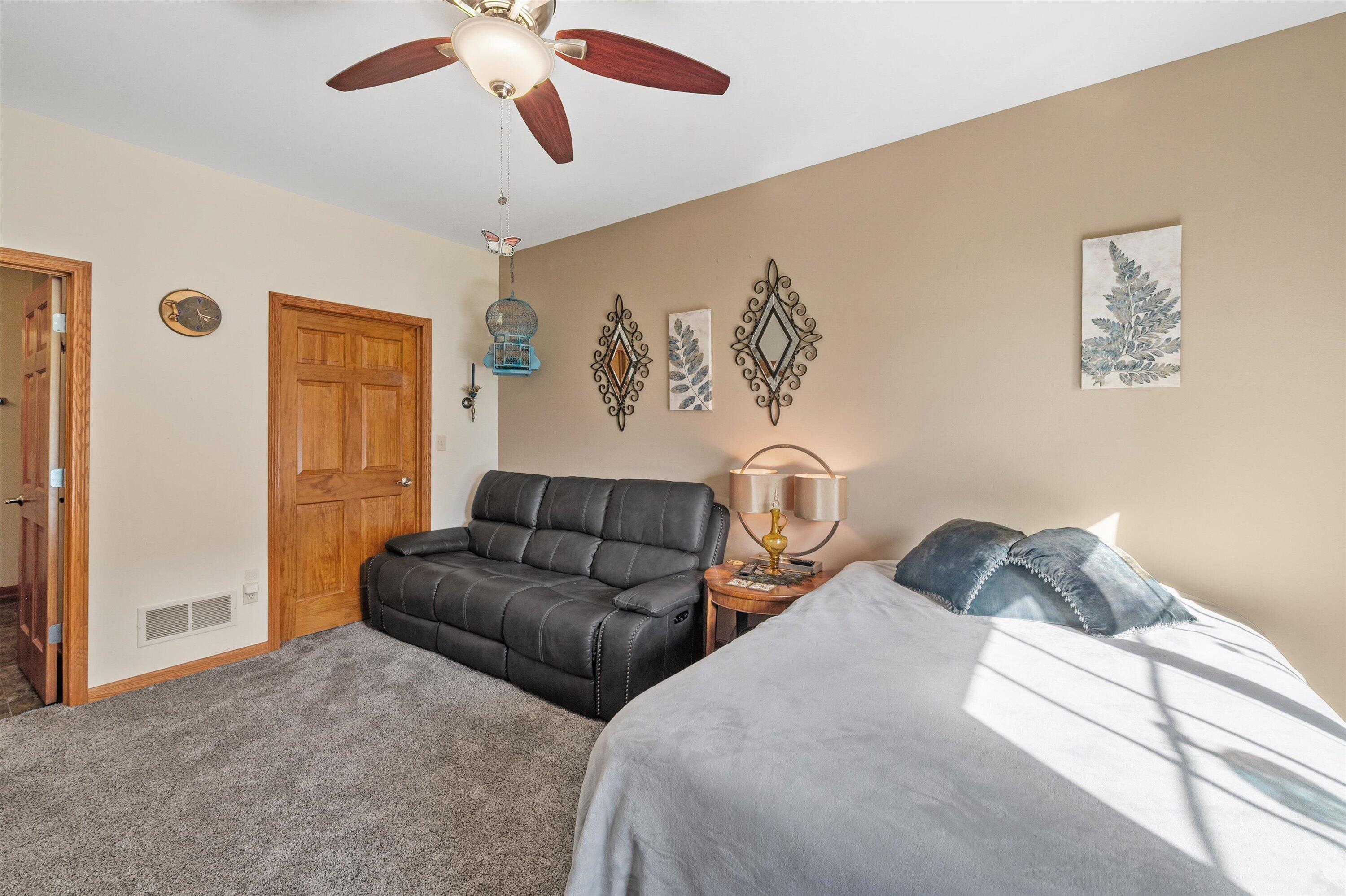 941 Autumn Ridge Lane, Unit 941 Hartford, WI 53027 - Photo 16 of 29 11-DSC0932