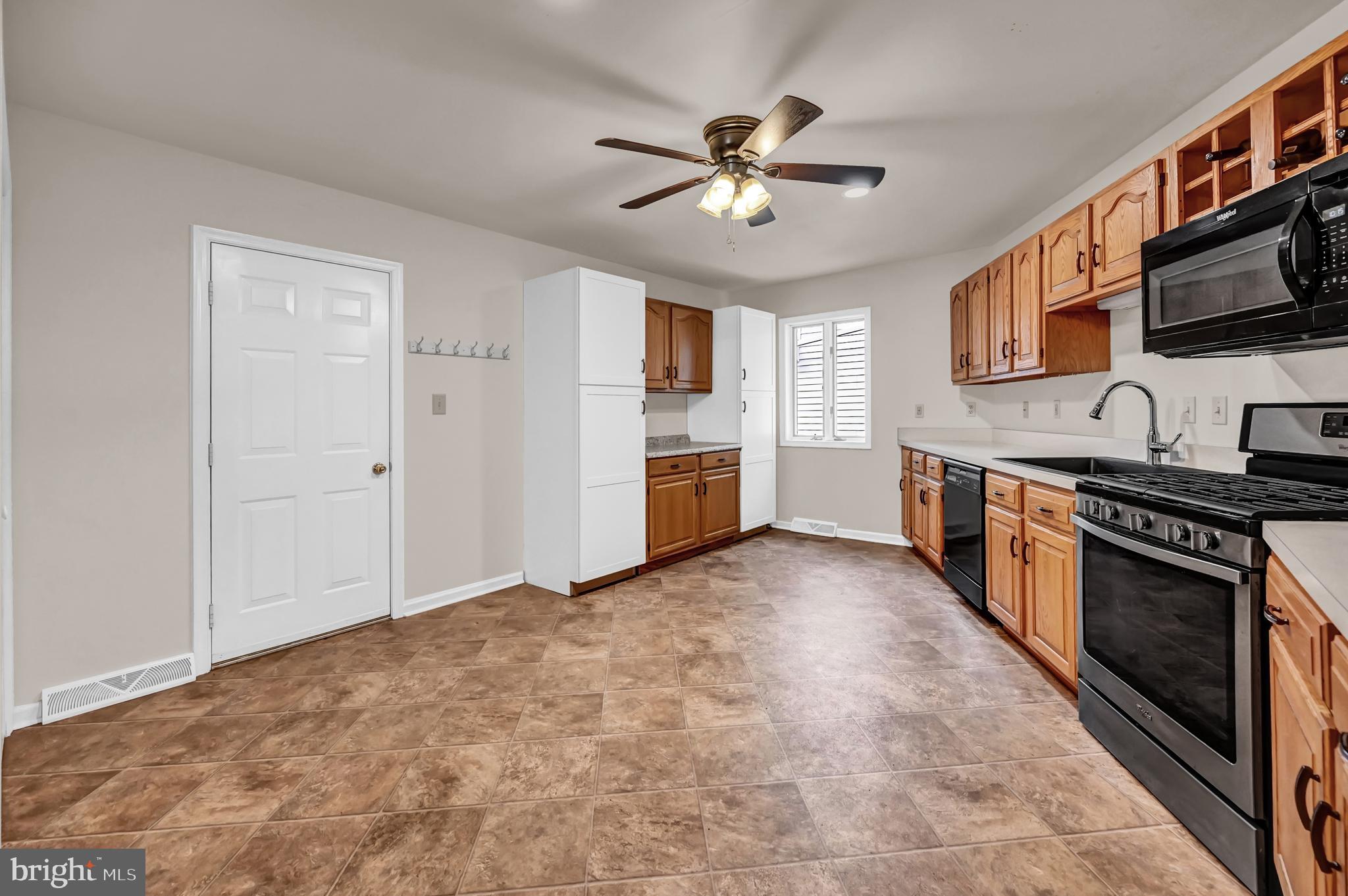 383 Tri Hill Road, Unit 10 York, PA 17403 - Photo 15 of 44