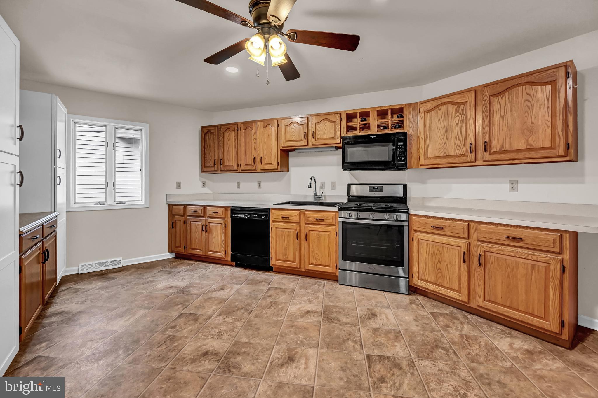 383 Tri Hill Road, Unit 10 York, PA 17403 - Photo 16 of 44