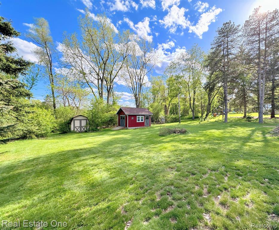 2063 Cole Road Lake Orion, MI 48362 - Photo 29 of 46 Gallery Image 29