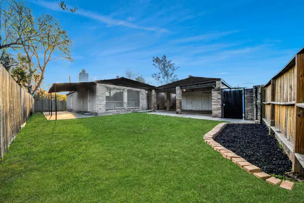 $2,200 | 11627 Bowlan Lane, Houston, TX 77035