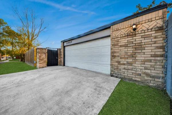 $2,200 | 11627 Bowlan Lane, Houston, TX 77035