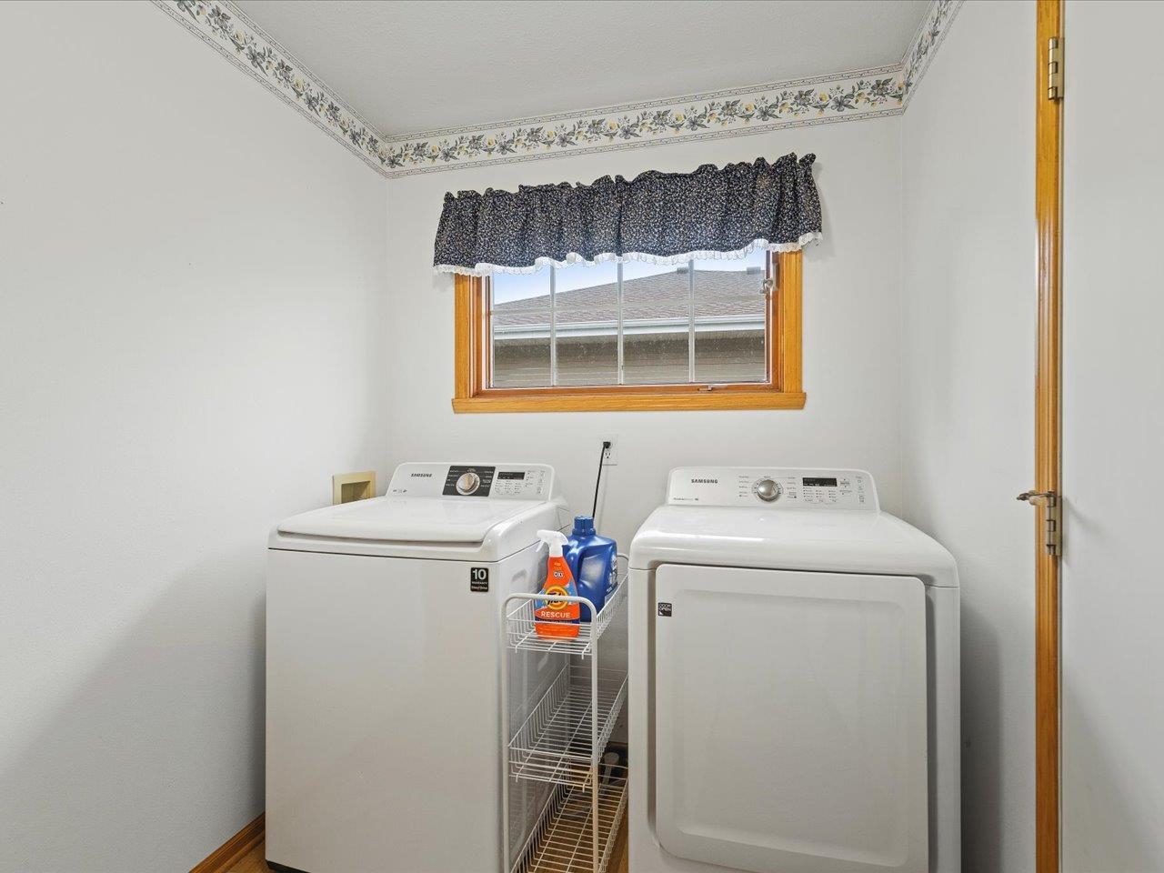 919 Gregory Way Winnebago, IL 61088 - Photo 15 of 47 a utility room with dryer and washer