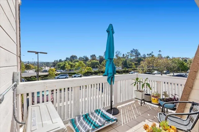 $399,999 | 5094 Via Manos, Unit E, Oceanside, CA 92057