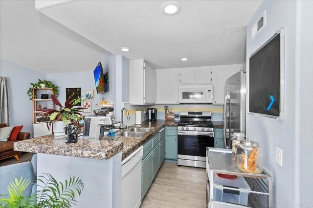 $399,999 | 5094 Via Manos, Unit E, Oceanside, CA 92057