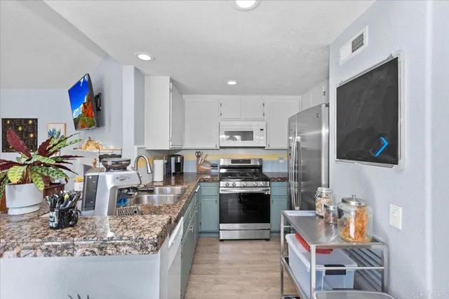 $399,999 | 5094 Via Manos, Unit E, Oceanside, CA 92057