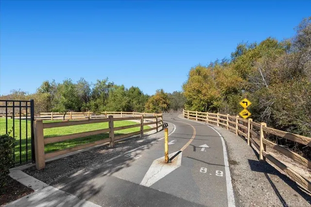 $399,999 | 5094 Via Manos, Unit E, Oceanside, CA 92057