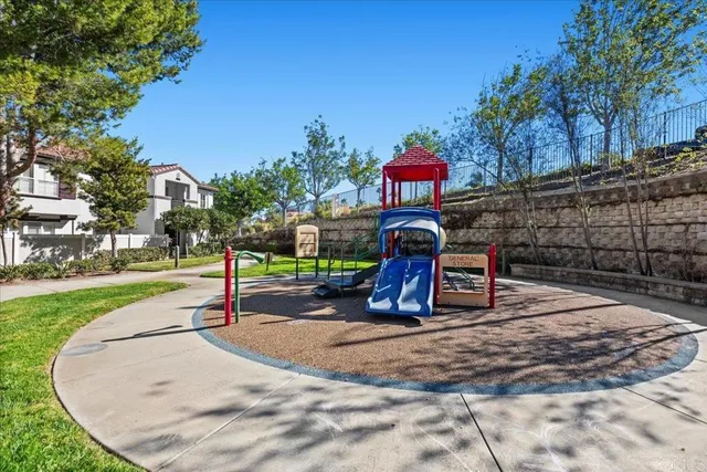 $399,999 | 5094 Via Manos, Unit E, Oceanside, CA 92057