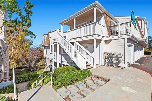 $399,999 | 5094 Via Manos, Unit E, Oceanside, CA 92057
