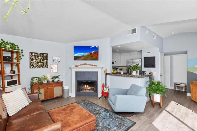 $399,999 | 5094 Via Manos, Unit E, Oceanside, CA 92057