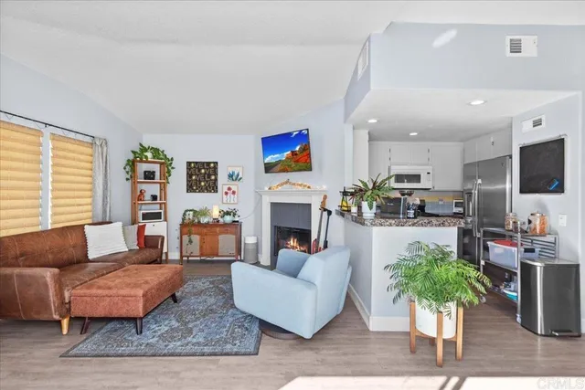 $399,999 | 5094 Via Manos, Unit E, Oceanside, CA 92057