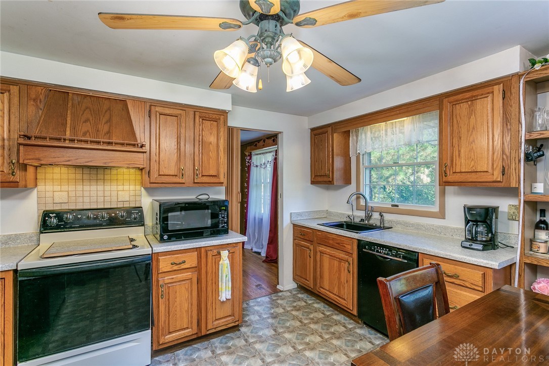 4119 Leafback Place Riverside, OH 45424 - Photo 4 of 8 Kitchen
