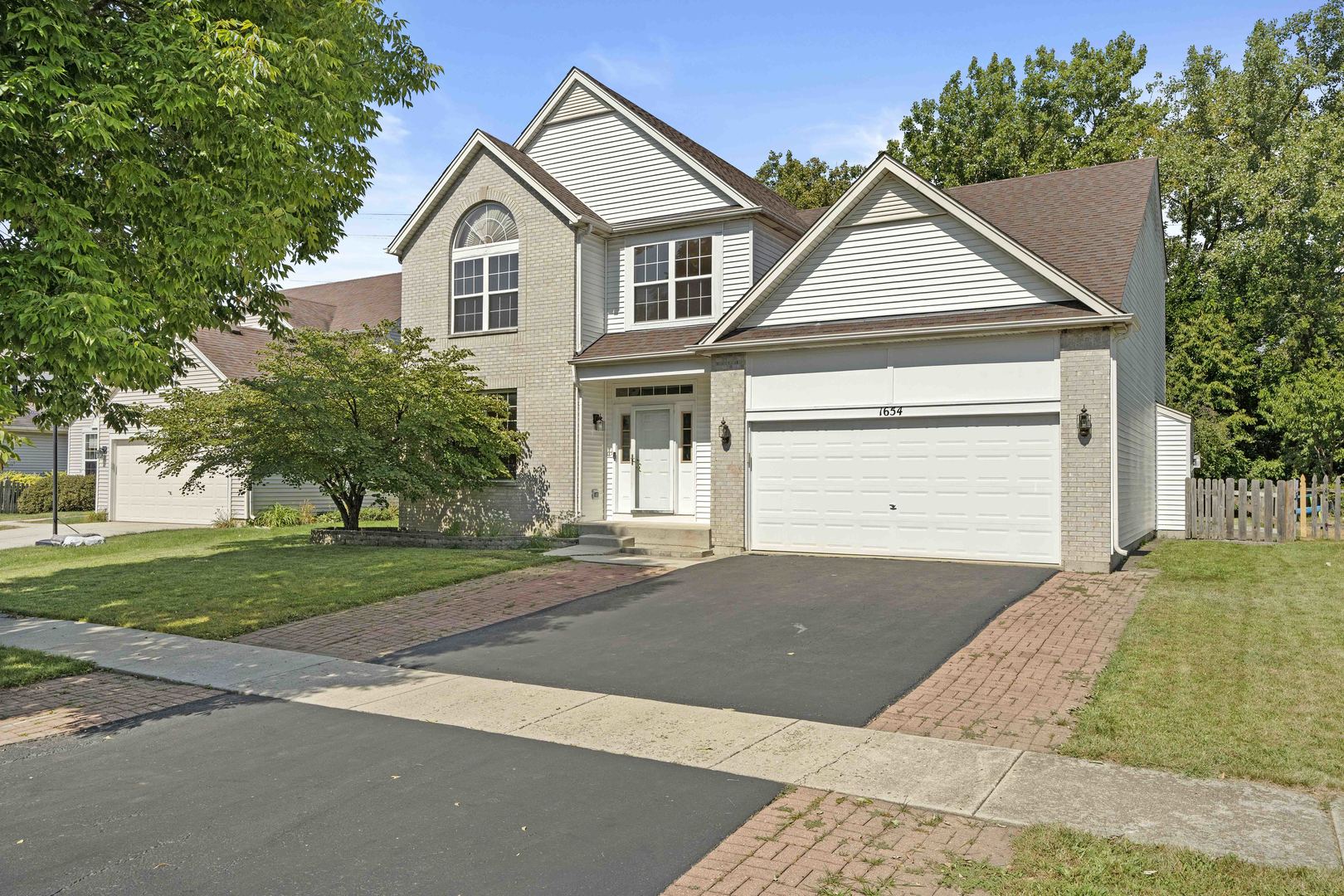1654 Rose Lane Romeoville, IL 60446 - Photo 2 of 38 Gallery Image 2