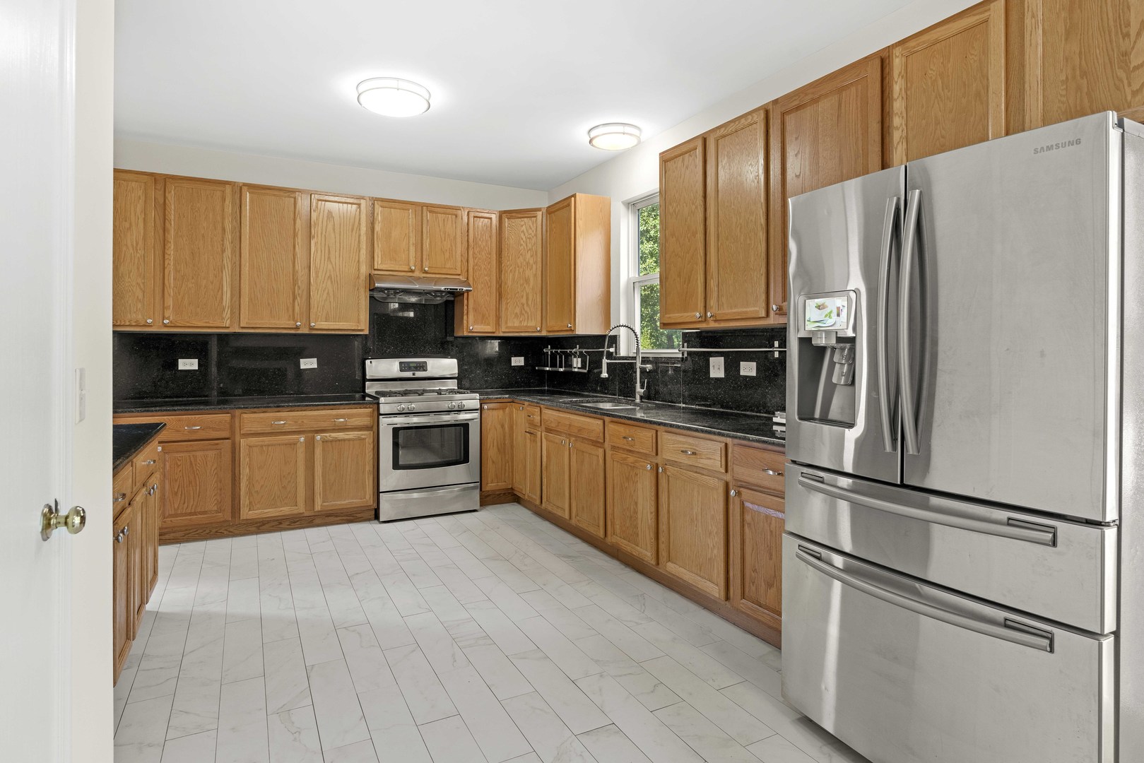 1654 Rose Lane Romeoville, IL 60446 - Photo 9 of 38 Gallery Image 9