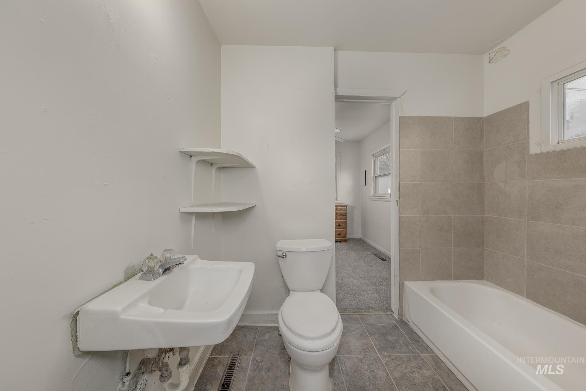 1602 2nd Avenue South Payette, ID 83661 - Photo 12 of 28 Bathroom featuring plenty of natural light, tile patterned flooring, and bathtub / shower combination