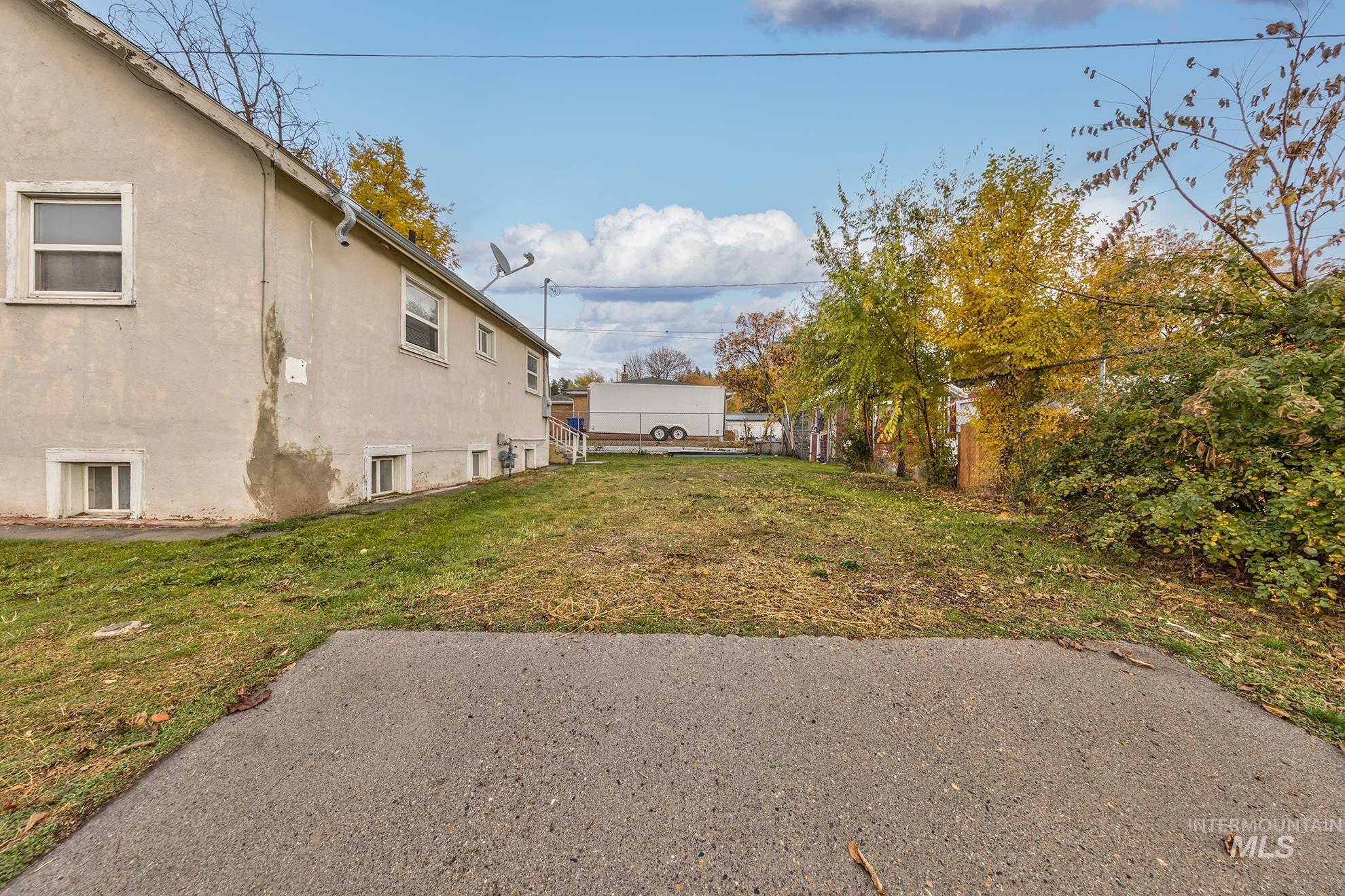 1602 2nd Avenue South Payette, ID 83661 - Photo 6 of 28 View of yard
