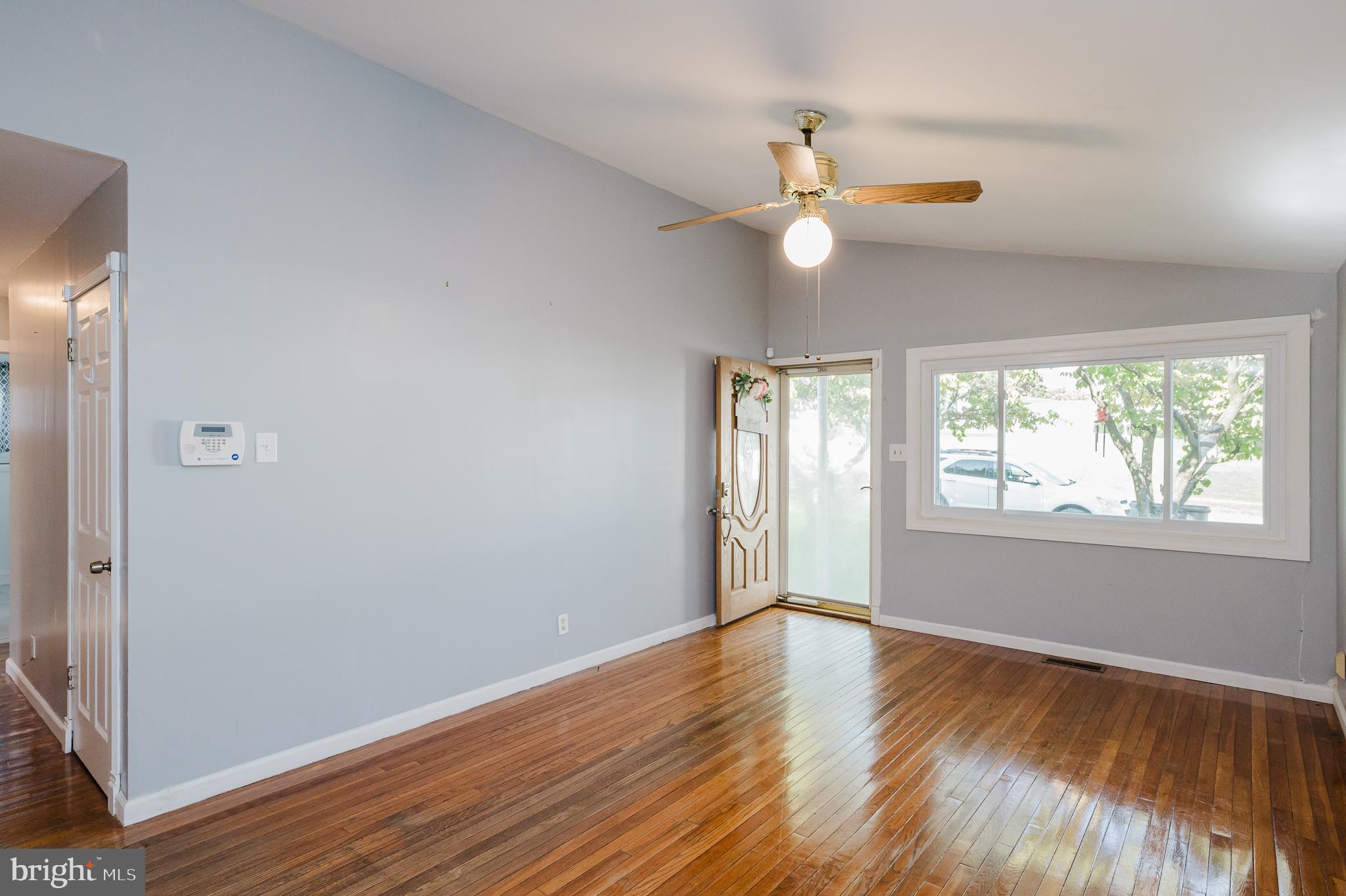 3010 Baybriar Road Baltimore, MD 21222 - Photo 4 of 47