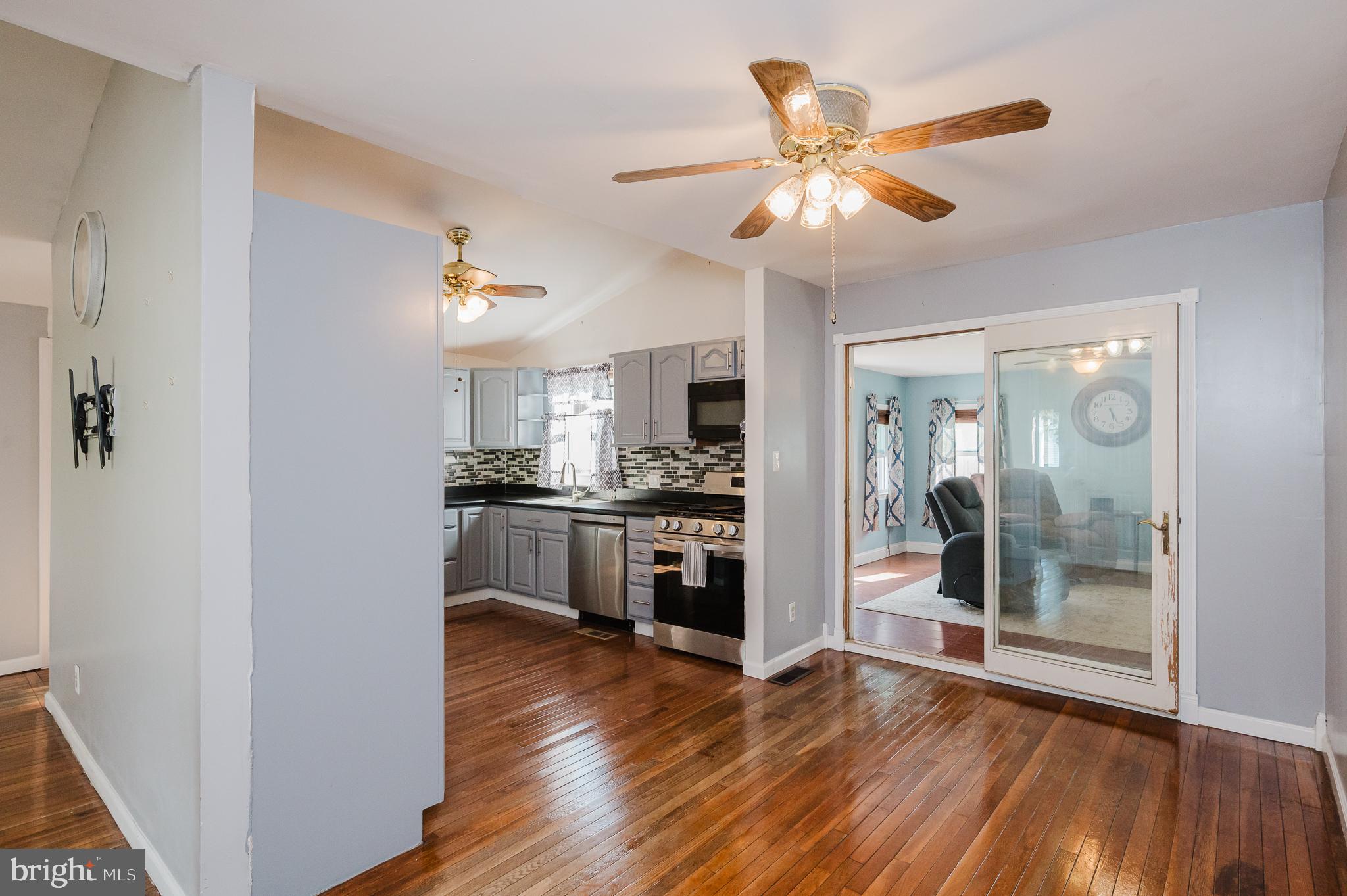 3010 Baybriar Road Baltimore, MD 21222 - Photo 9 of 47