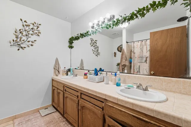 $429,000 | 238 South Fairbanks Avenue, Sanger, CA 93657