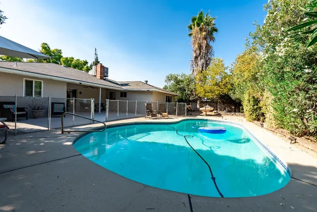 $429,000 | 238 South Fairbanks Avenue, Sanger, CA 93657