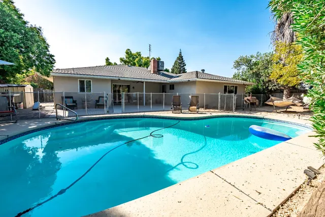 $429,000 | 238 South Fairbanks Avenue, Sanger, CA 93657