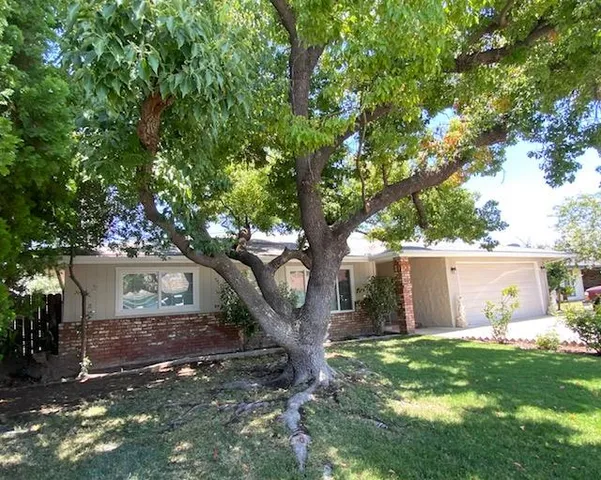 $429,000 | 238 South Fairbanks Avenue, Sanger, CA 93657