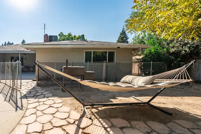 $429,000 | 238 South Fairbanks Avenue, Sanger, CA 93657